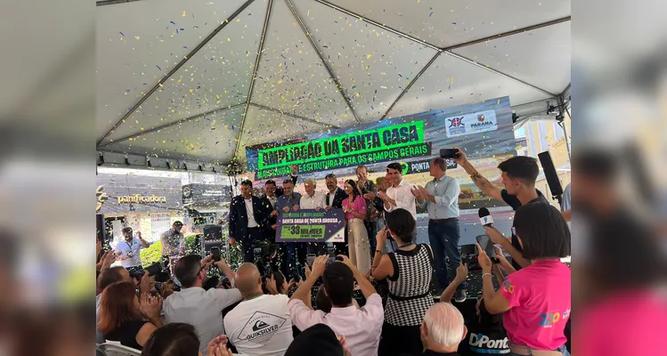 As autoridades de Ponta Grossa e do Paraná na cerimônia de entrega de R$ 33 milhões em recursos para a Santa Casa