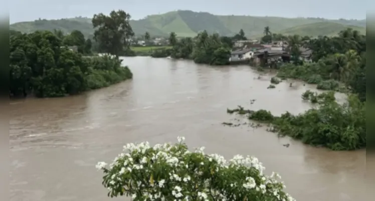 Encontro das águas do rio Capibaribe Mirim e riacho Marias Pretas
