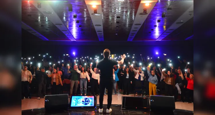 O autor Junior Rostirola, conhecido pelo best-seller Café com Deus Pai, virá a Telêmaco Borba (PR) em maio
