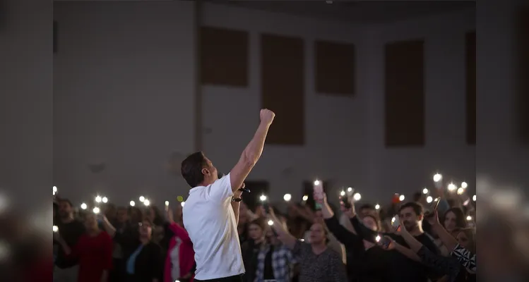 O autor Junior Rostirola, conhecido pelo best-seller Café com Deus Pai, virá a Telêmaco Borba (PR) em maio