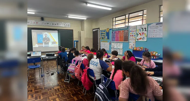 A turma assistiu ao conteúdo do Vamos Ler e produziu um painel especial, que trouxe importantes reflexões.