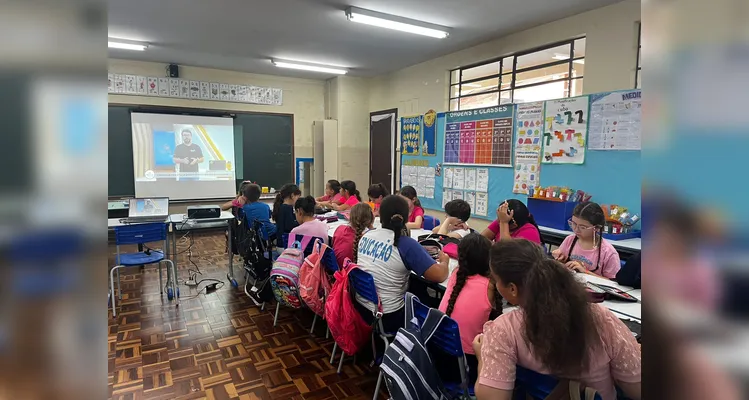 A turma assistiu ao conteúdo do Vamos Ler e produziu um painel especial, que trouxe importantes reflexões.