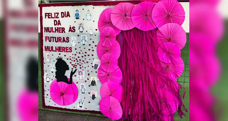 A turma assistiu ao conteúdo do Vamos Ler e produziu um painel especial, que trouxe importantes reflexões.