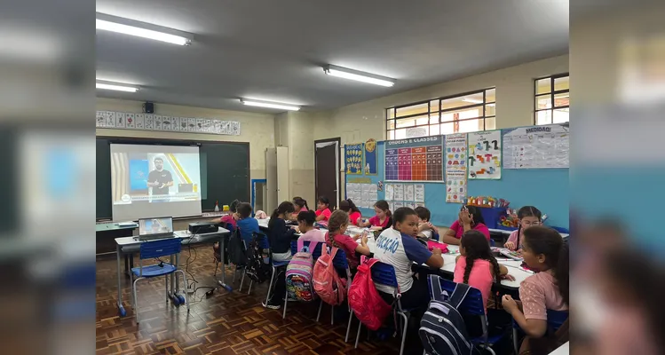 A turma assistiu ao conteúdo do Vamos Ler e produziu um painel especial, que trouxe importantes reflexões.