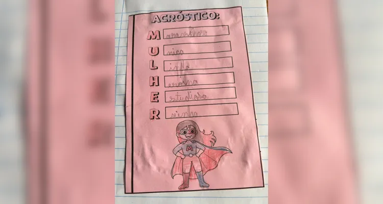 A turma realizou variadas atividades em sala, teve momentos de reflexão e confeccionou lembrancinhas para uma mulher especial em sua vida.