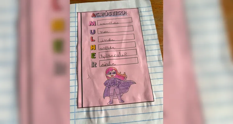 A turma realizou variadas atividades em sala, teve momentos de reflexão e confeccionou lembrancinhas para uma mulher especial em sua vida.