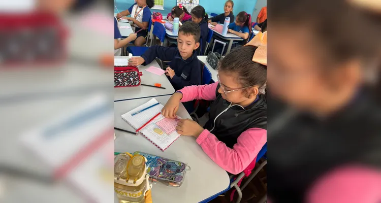 A turma realizou variadas atividades em sala, teve momentos de reflexão e confeccionou lembrancinhas para uma mulher especial em sua vida.