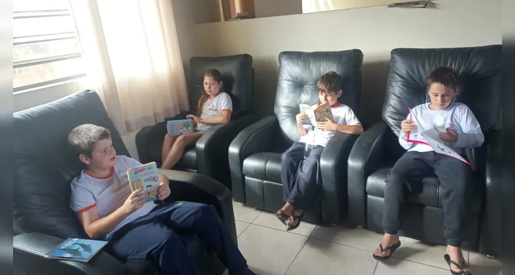 Confira a série de registros do trabalho de leitura realizado na biblioteca.