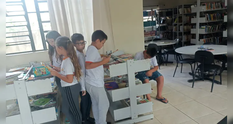 Confira a série de registros do trabalho de leitura realizado na biblioteca.