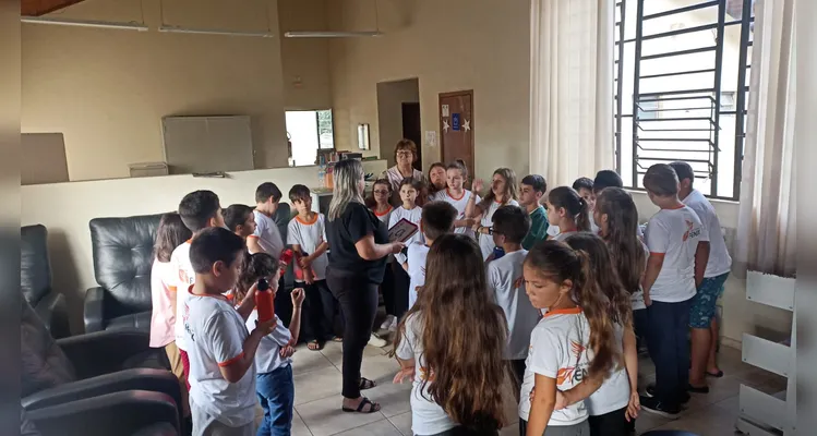 Confira a série de registros do trabalho de leitura realizado na biblioteca.