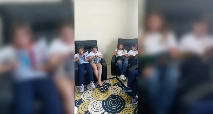 Confira a série de registros do trabalho de leitura realizado na biblioteca.