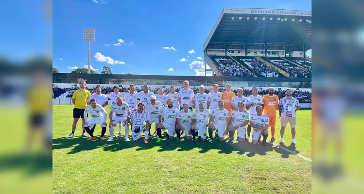 Prefeitos e lideranças municipais participaram de um amistoso especial.