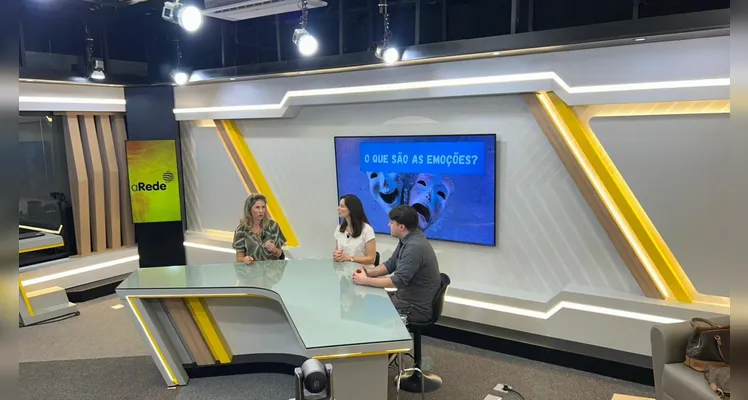 O material buscou orientar educadores em momentos de sobrecarga e stress, oferecendo caminhos para lidar com a cobrança e desgaste mental do cotidiano.