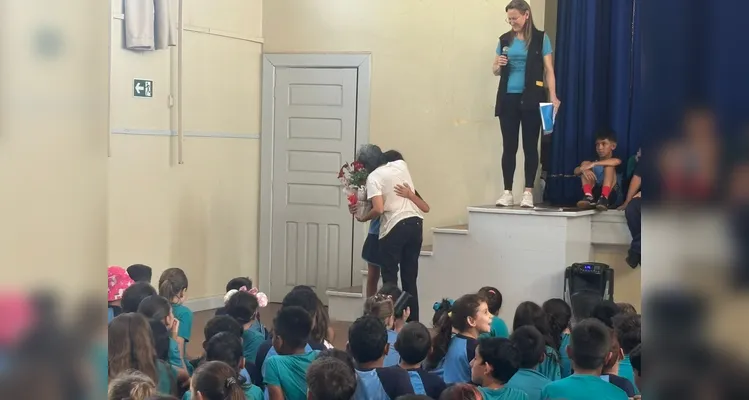 O dia da apresentação contou com diversas presenças ilustres e reforçou o sentimento de pertencimento durante as celebrações.