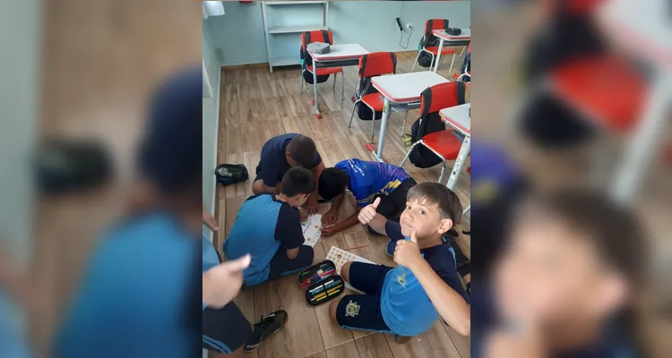 Os alunos assistiram a conteúdos sobre empatia e convivência e confeccionaram um cartaz em formato de formigueira, destacando os valores de companheirismo e colaboração.