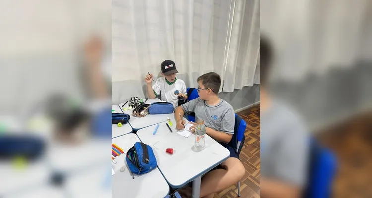 Os alunos também confeccionaram e distribuíram panfletos informativos para colegas e funcionários da escola.