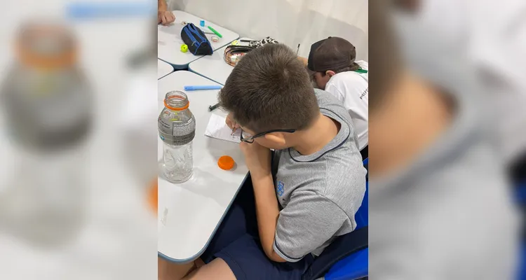 Os alunos também confeccionaram e distribuíram panfletos informativos para colegas e funcionários da escola.