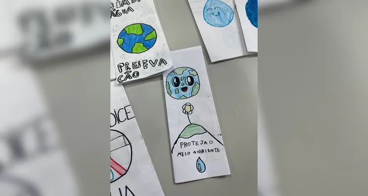 Os alunos também confeccionaram e distribuíram panfletos informativos para colegas e funcionários da escola.