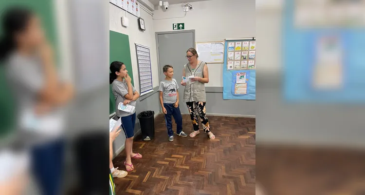 Os alunos também confeccionaram e distribuíram panfletos informativos para colegas e funcionários da escola.