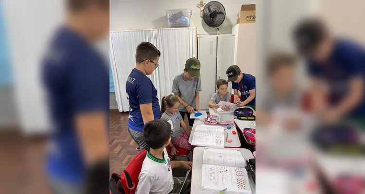 Os alunos também confeccionaram e distribuíram panfletos informativos para colegas e funcionários da escola.