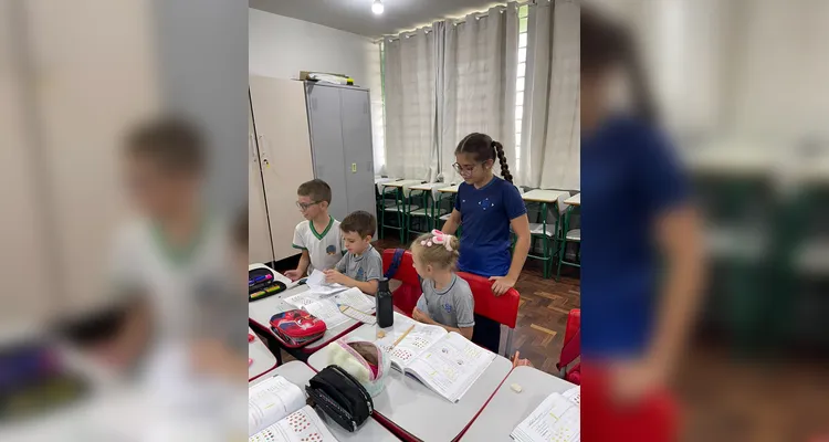 Os alunos também confeccionaram e distribuíram panfletos informativos para colegas e funcionários da escola.