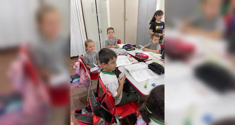 Os alunos também confeccionaram e distribuíram panfletos informativos para colegas e funcionários da escola.