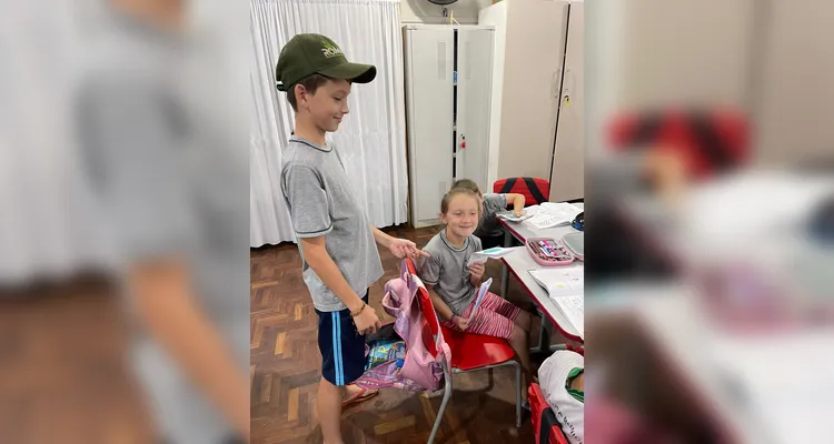 Os alunos também confeccionaram e distribuíram panfletos informativos para colegas e funcionários da escola.