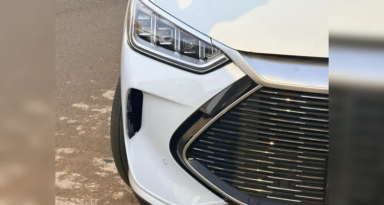 Dois veículos colidem na rua Emílio de Menezes, em Ponta Grossa