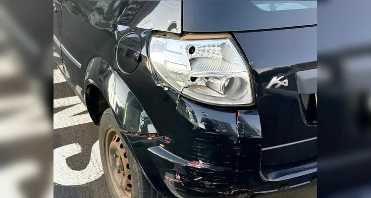 Dois veículos colidem em frente à sede do Grupo aRede