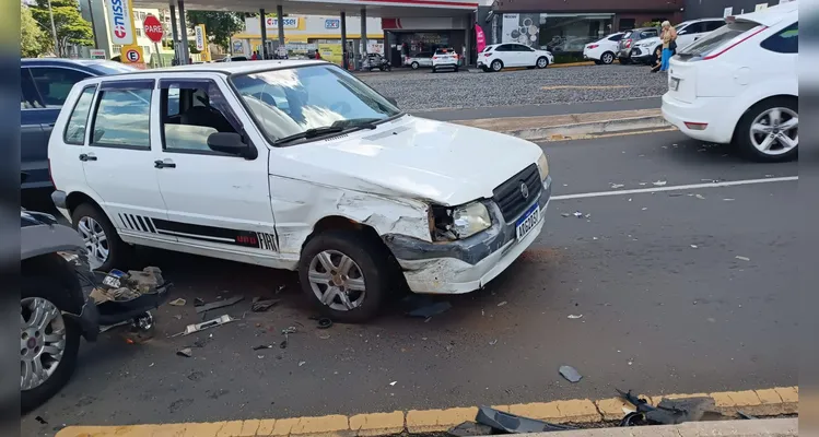 Acidente na rotatória dos Tropeiros mobiliza Patrulhamento Viário em Ponta Grossa