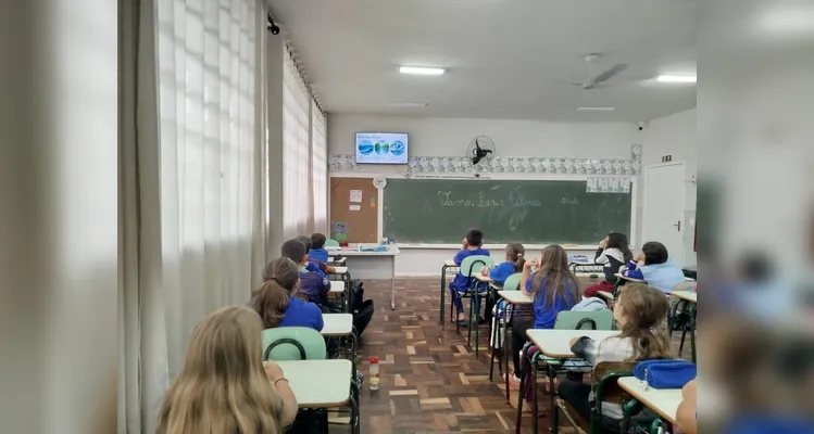 Veja os registros feitos em casa e o trabalho realizado no ambiente escolar.