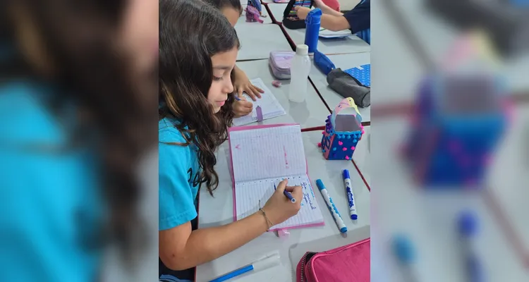 A classe assistiu ao conteúdo do Vamos Ler e realizou rodas de conversa sobre o uso consciente da água, seguidas da produção de desenhos representando diferentes formas de utilização no cotidiano,