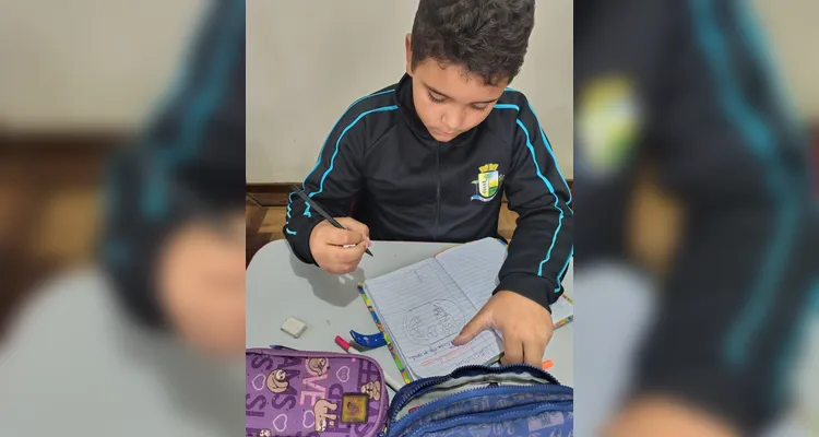 A classe assistiu ao conteúdo do Vamos Ler e realizou rodas de conversa sobre o uso consciente da água, seguidas da produção de desenhos representando diferentes formas de utilização no cotidiano,