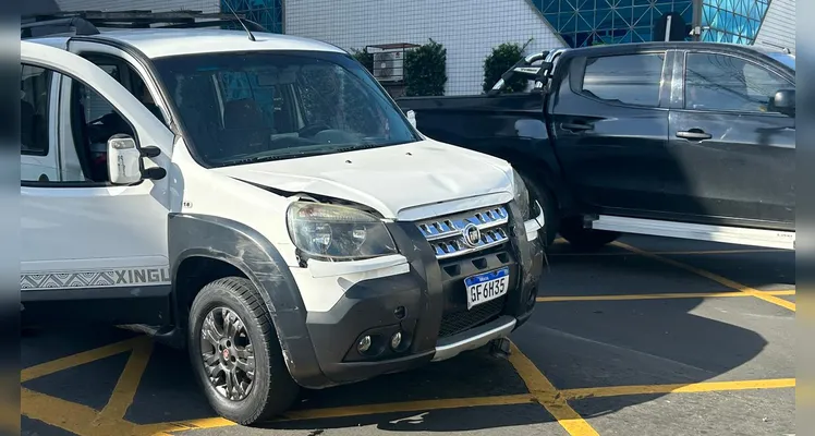 Colisão atrapalha trânsito entre a 'Balduíno Taques' e a 'Prudente de Morais' em Ponta Grossa