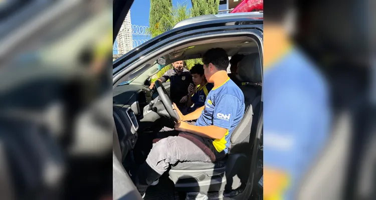 Jovens participam de experiência na Delegacia do Adolescente de PG