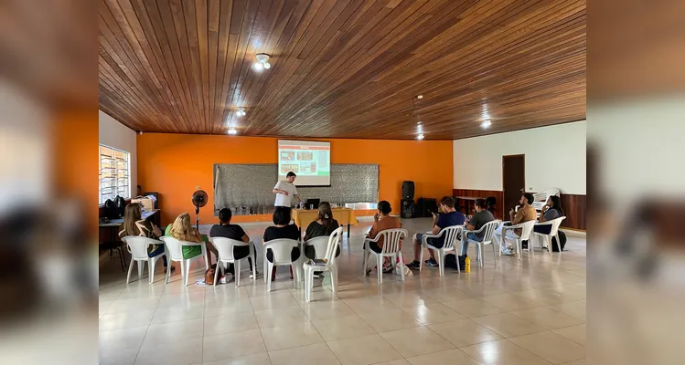 Durante a capacitação, os participantes tiveram acesso à metodologia do projeto, além de conhecerem as novidades e diretrizes para as ações desenvolvidas em 2026.