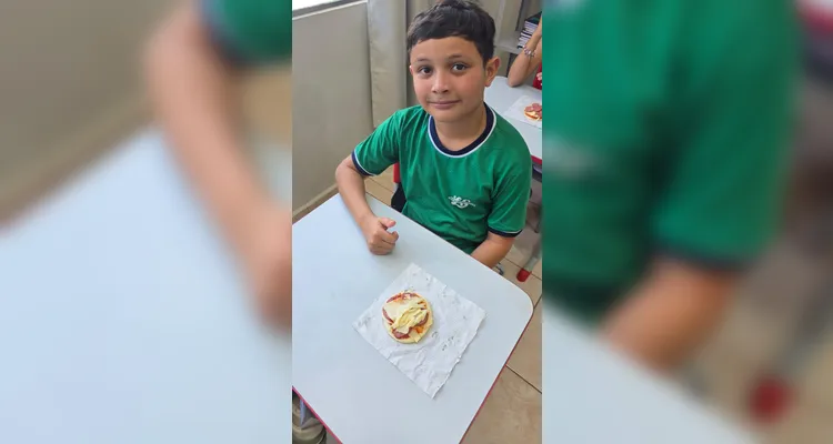 Como fechamento, os alunos confeccionaram pizzas utilizando ingredientes disponíveis em casa, integrando conteúdos como frações e unidades de medida.
