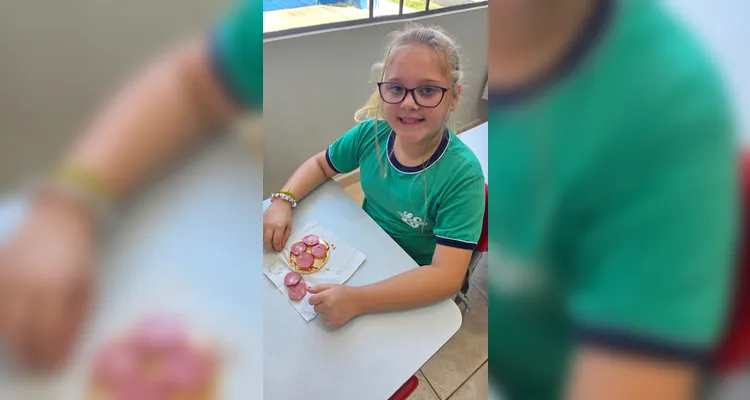 Como fechamento, os alunos confeccionaram pizzas utilizando ingredientes disponíveis em casa, integrando conteúdos como frações e unidades de medida.