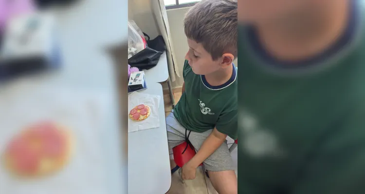 Como fechamento, os alunos confeccionaram pizzas utilizando ingredientes disponíveis em casa, integrando conteúdos como frações e unidades de medida.