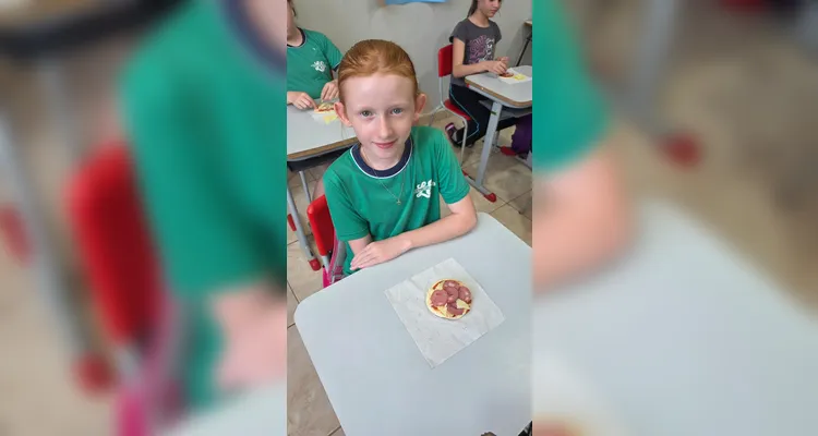 Como fechamento, os alunos confeccionaram pizzas utilizando ingredientes disponíveis em casa, integrando conteúdos como frações e unidades de medida.