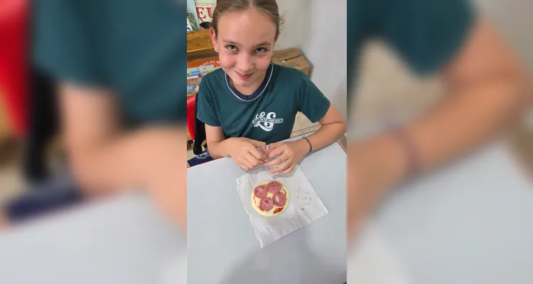Como fechamento, os alunos confeccionaram pizzas utilizando ingredientes disponíveis em casa, integrando conteúdos como frações e unidades de medida.
