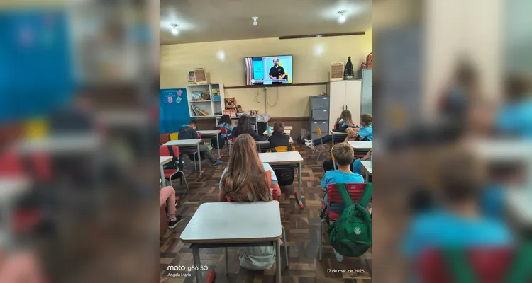 Veja a série de registros do amplo trabalho em sala de aula.