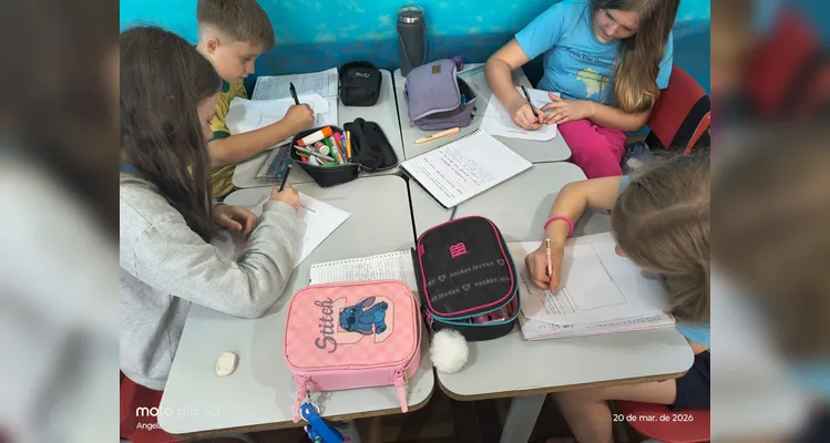 Veja a série de registros do amplo trabalho em sala de aula.