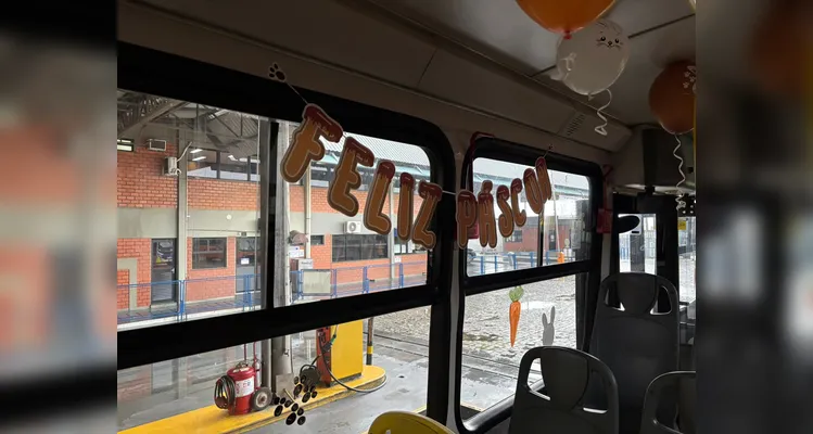 VCG leva clima de páscoa para o transporte coletivo de Ponta Grossa