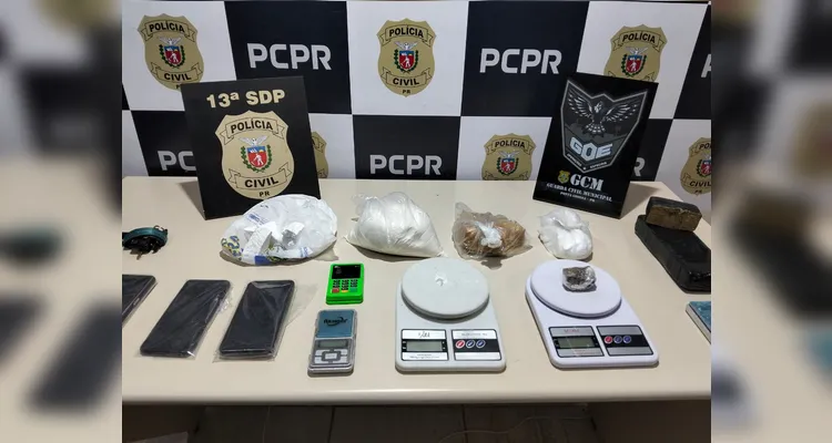 Depósito de drogas é localizado no bairro Contorno e dois são presos em PG