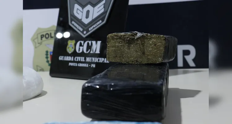 Depósito de drogas é localizado no bairro Contorno e dois são presos em PG