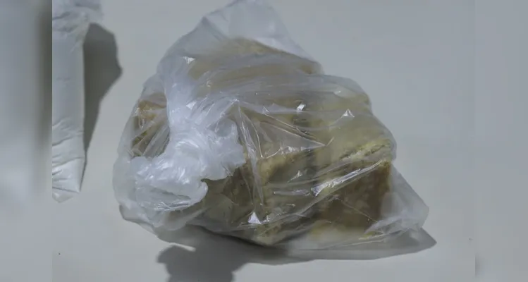 Depósito de drogas é localizado no bairro Contorno e dois são presos em PG