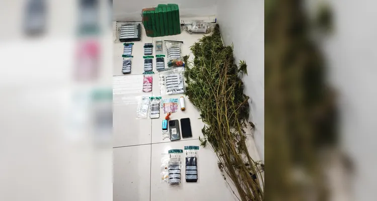 Operação prende cinco homens e apreende 11 kg de drogas em Rebouças
