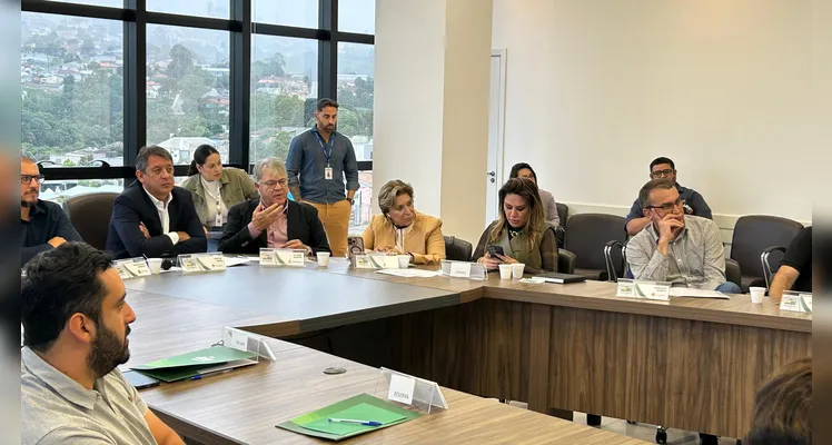 Os gestores realizaram a reunião ordinária da Associação dos Municípios dos Campos Gerais (AMCG).