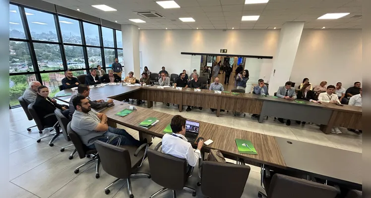 Os gestores realizaram a reunião ordinária da Associação dos Municípios dos Campos Gerais (AMCG).